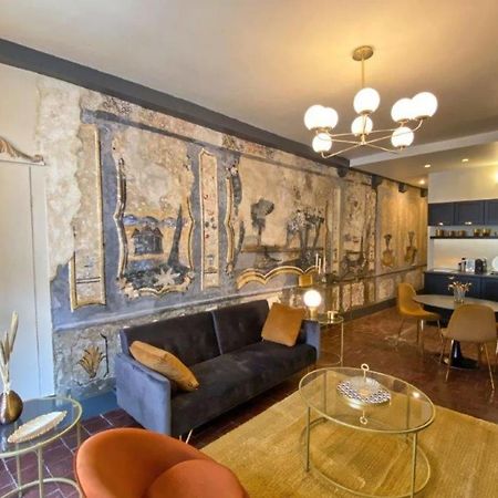 Les Fresques De Leon Apartment Tournus Bagian luar foto