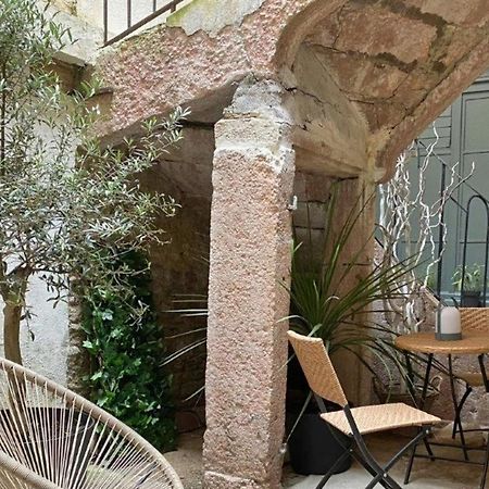 Les Fresques De Leon Apartment Tournus Bagian luar foto