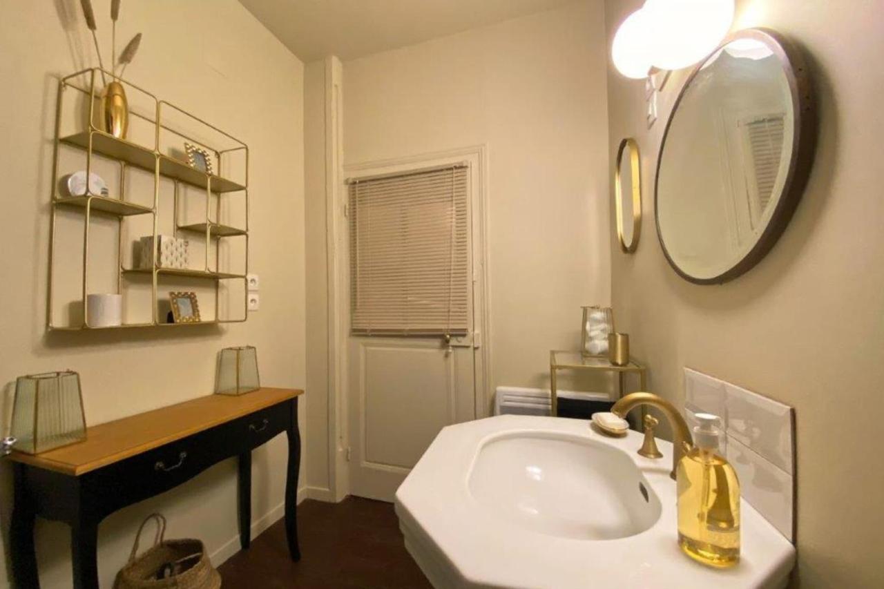 Les Fresques De Leon Apartment Tournus Bagian luar foto