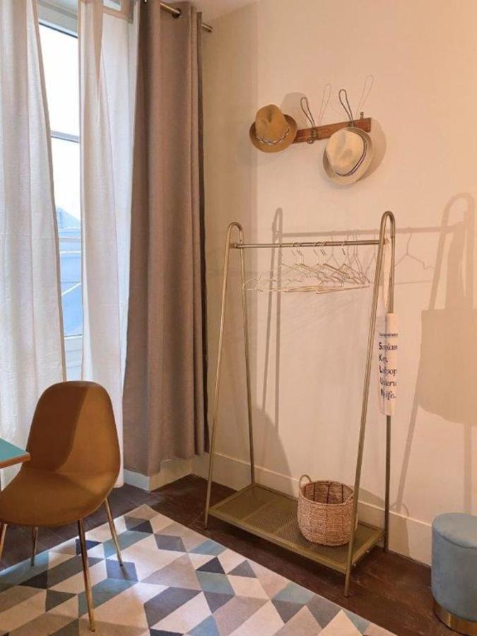 Les Fresques De Leon Apartment Tournus Bagian luar foto
