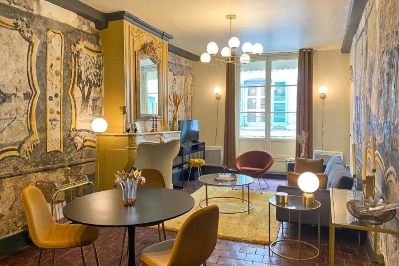 Les Fresques De Leon Apartment Tournus Bagian luar foto