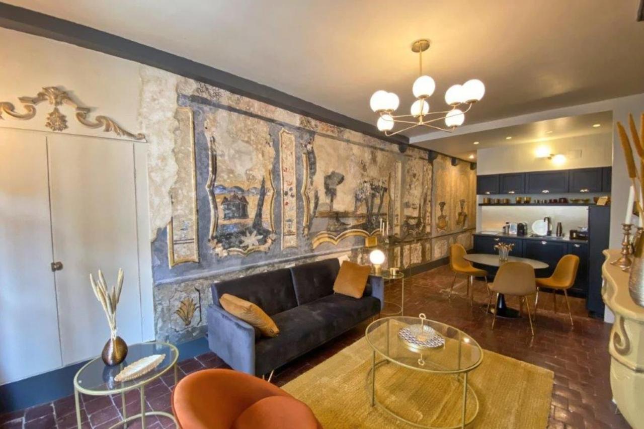 Les Fresques De Leon Apartment Tournus Bagian luar foto