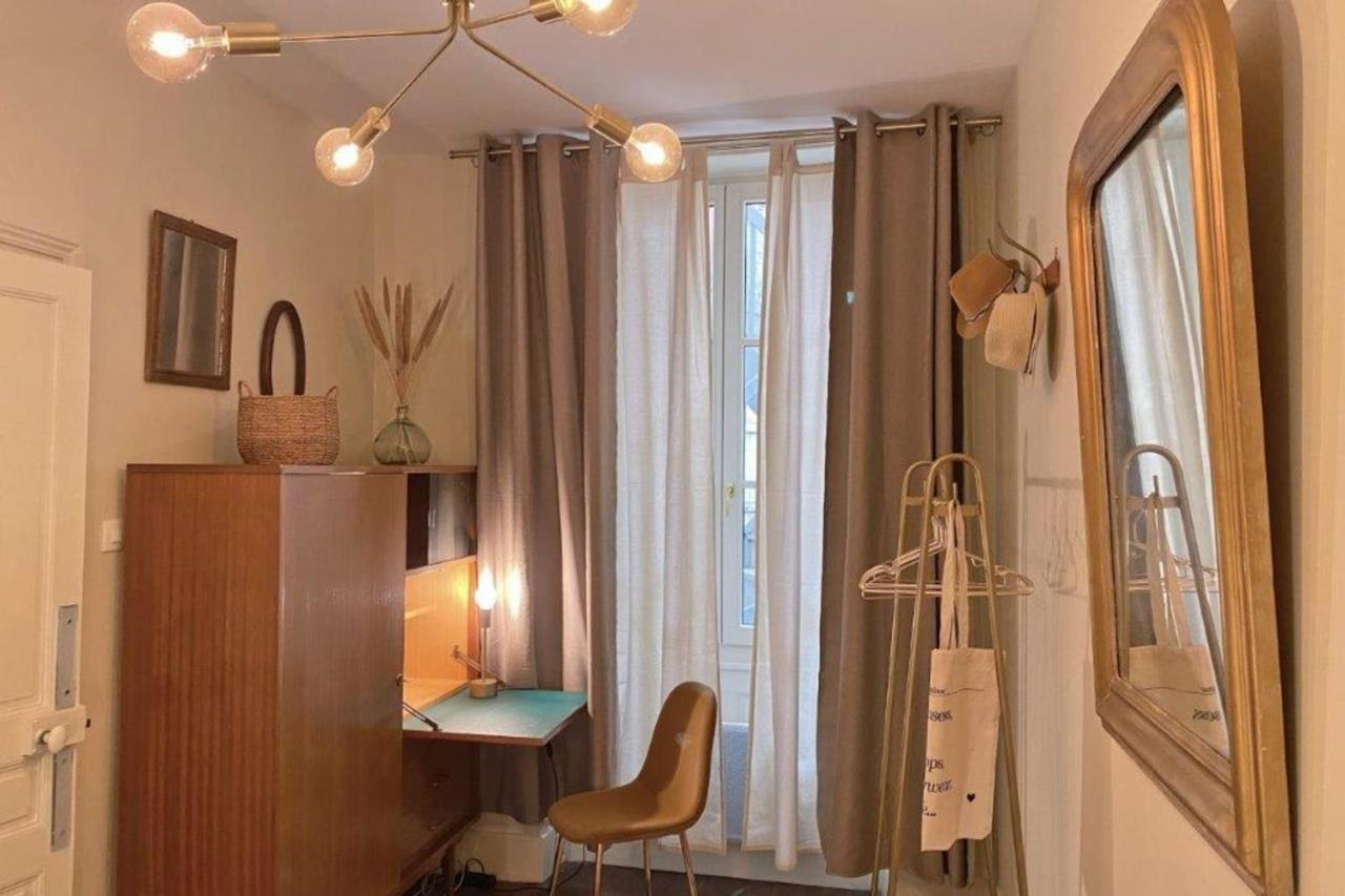 Les Fresques De Leon Apartment Tournus Bagian luar foto