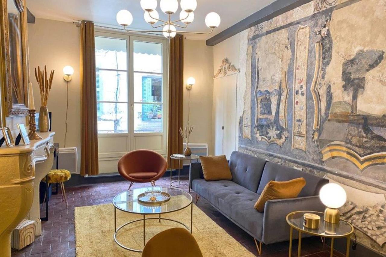 Les Fresques De Leon Apartment Tournus Bagian luar foto