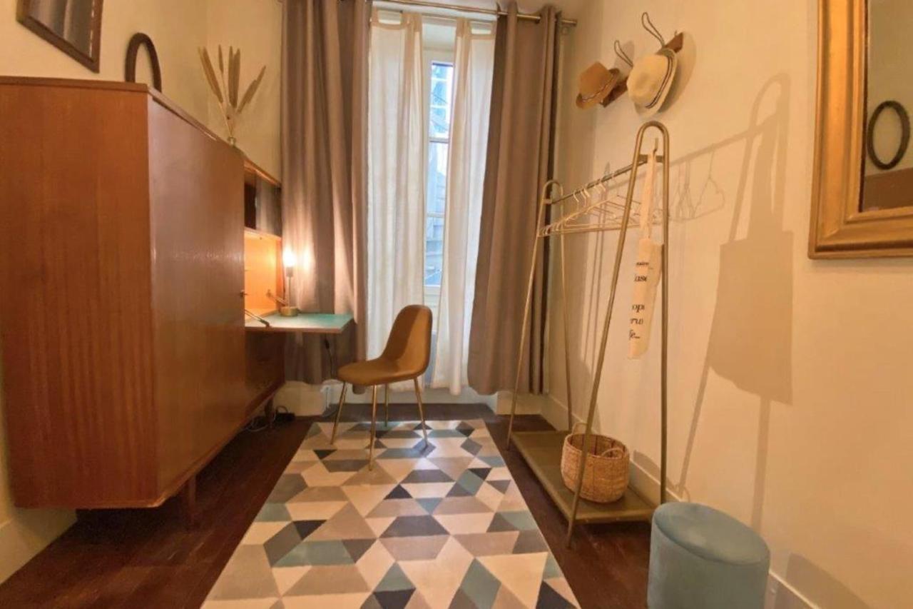 Les Fresques De Leon Apartment Tournus Bagian luar foto