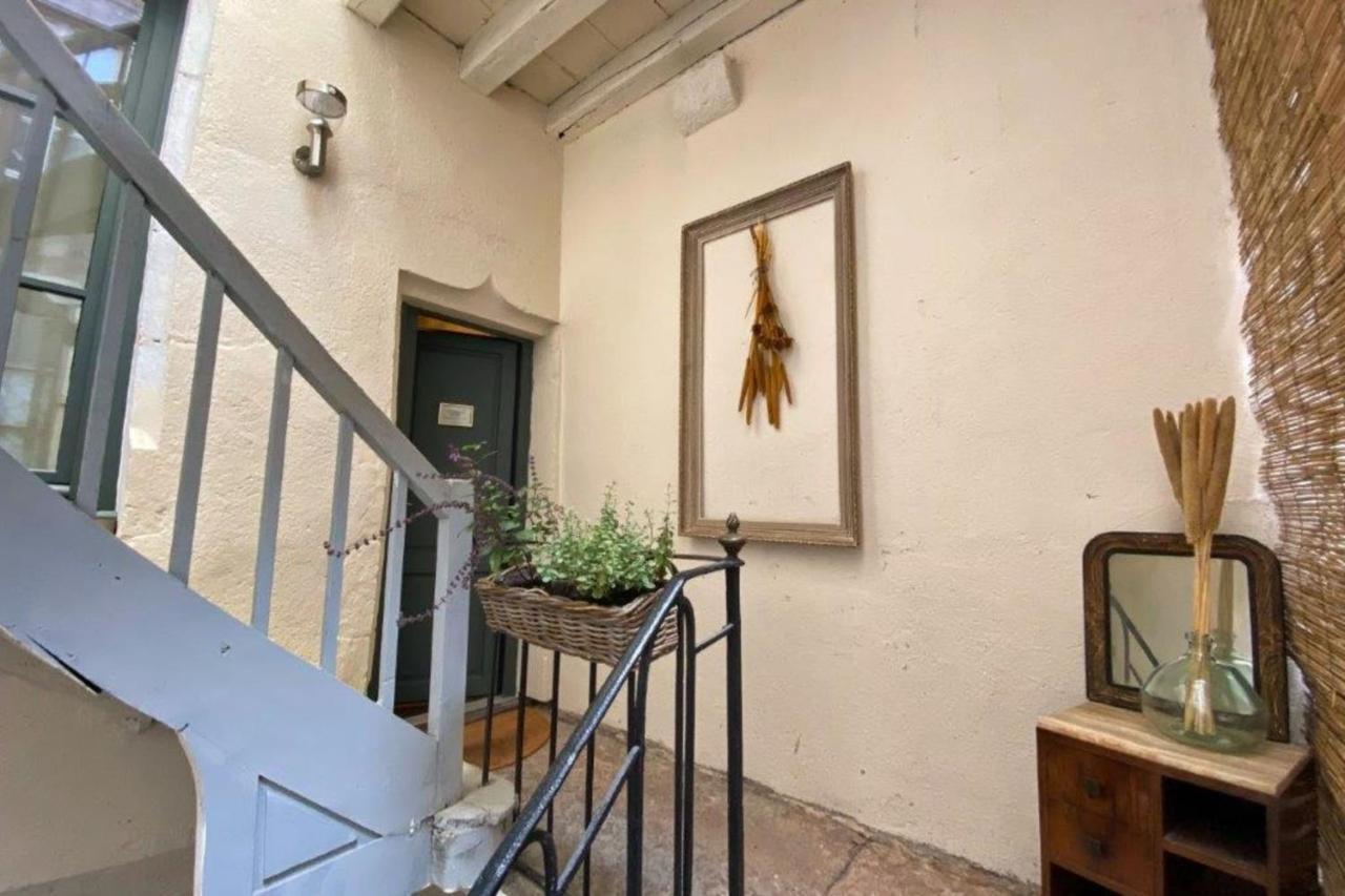 Les Fresques De Leon Apartment Tournus Bagian luar foto