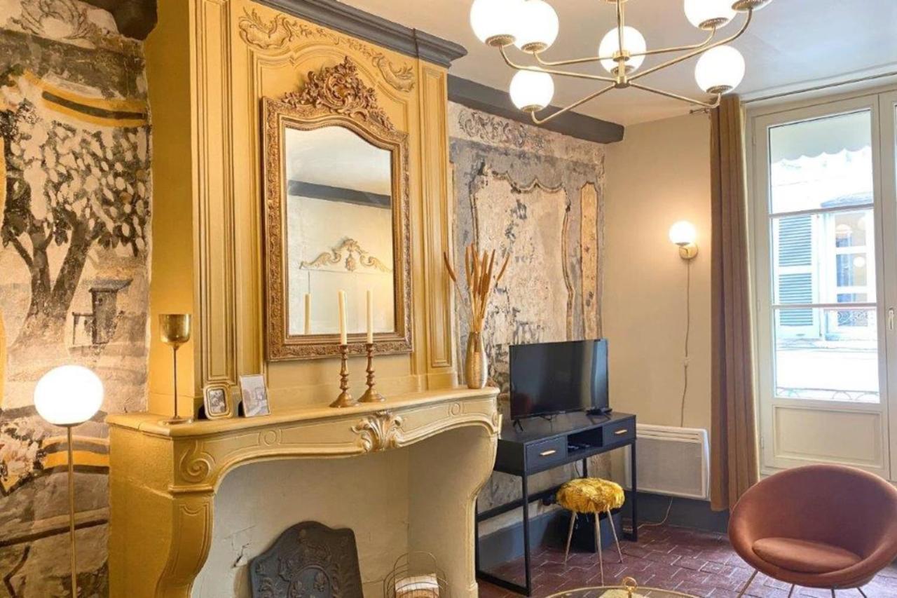Les Fresques De Leon Apartment Tournus Bagian luar foto