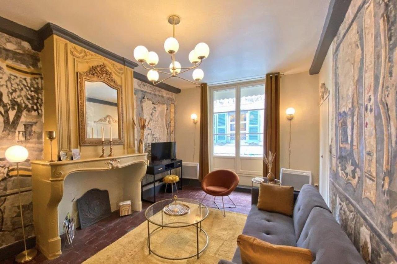 Les Fresques De Leon Apartment Tournus Bagian luar foto